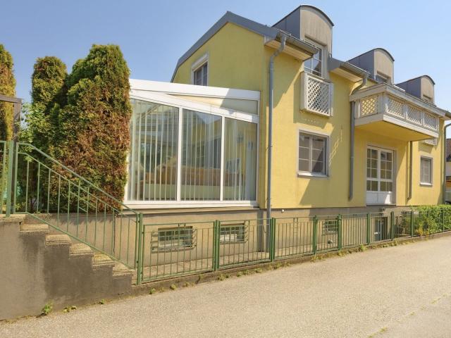 Wiener Straße Gepflegtes Reihenhaus mit Garten und Garagenbox