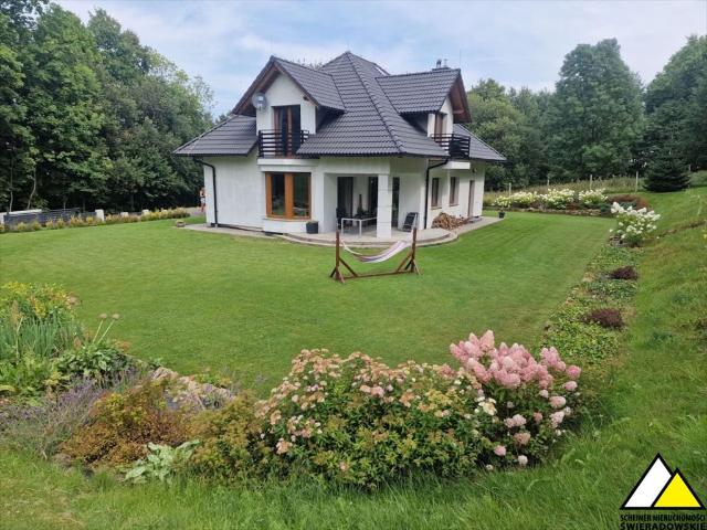Nowoczesny dom 133 m2 z garażem i tarasem w Czerniawie