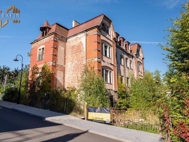 Sprzedam zabytkowy dom 433 m² z potencjałem inwestycyjnym