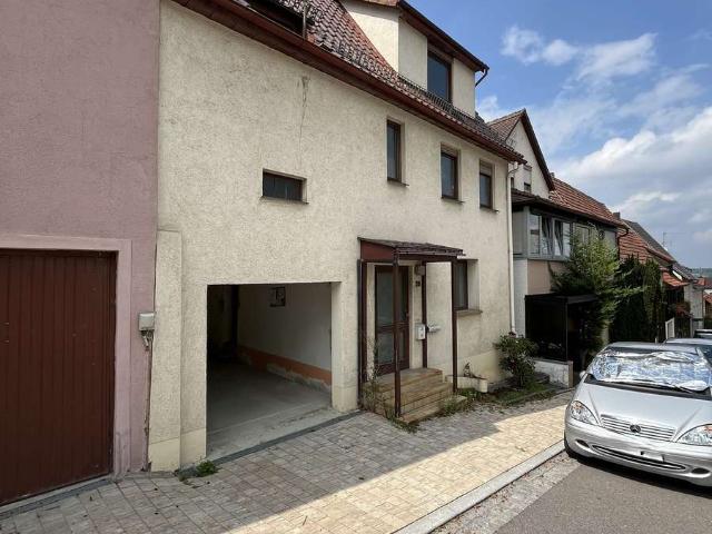 Wiernsheim: Kleines Wohnhaus mit großer Gartenfläche und viel Potential