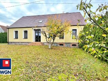 Przestronny dom z ogrodem i budynkami gospodarczymi