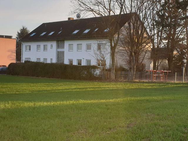 Wiesbaden: 2 Zimmer DG Wohnung in Feldrandlage