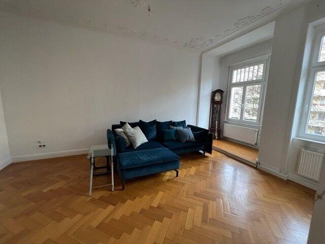 Wiesbaden Rheingauviertel ! 3 ZKB Stilaltbauwohnung mit 2 Balkonen im Vorderhaus