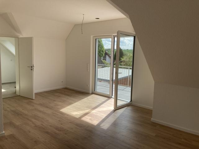 Wiesenbach: Helle 3 Zimmer Wohnung im 2. OG