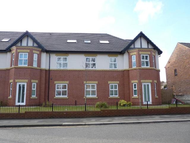 Wigan Road, Ashton In Makerfield. 2 bed apartment to rent £700 pcm £162 pw