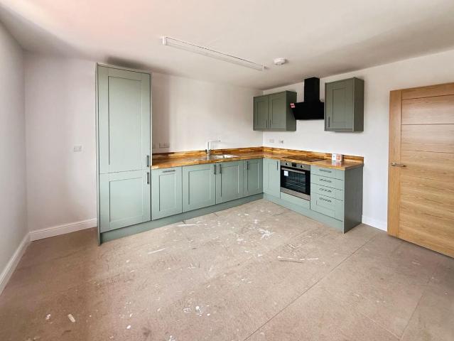 Wigan Road, Leigh WN7, 2 bed flat to rent, £850 pcm | PrimeLocation