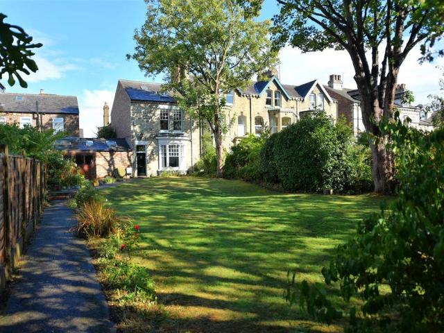 Wigginton Road, York 5 bed townhouse to rent £2,350 pcm £542 pw