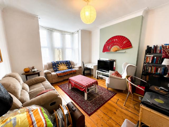 Wightman Road, London N8 4 bed detached house to rent £4,500 pcm £1,038 pw