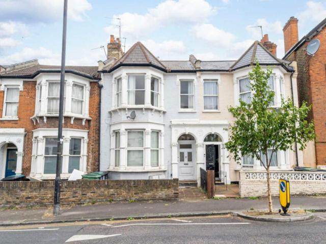 Wightman Road, London N8, 1 bed flat to rent, £2,100 pcm | PrimeLocation