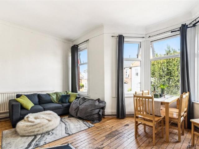 Wightman Road, London, N8 3 bed terraced house to rent £3,200 pcm £738 pw