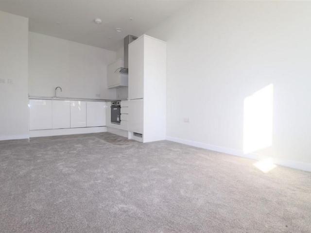 Wigmore Lane, Tiber House Wigmore. 1 bed flat to rent £1,050 pcm £242 pw