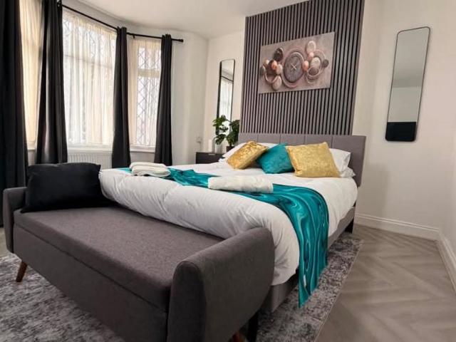 Wigston Road, London E13 3 bed detached house to rent £3,250 pcm £750 pw