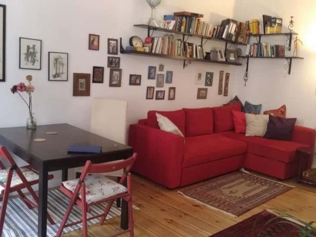 Wika schönes 2 Zimmer Apartment mit Balkon in Neukölln