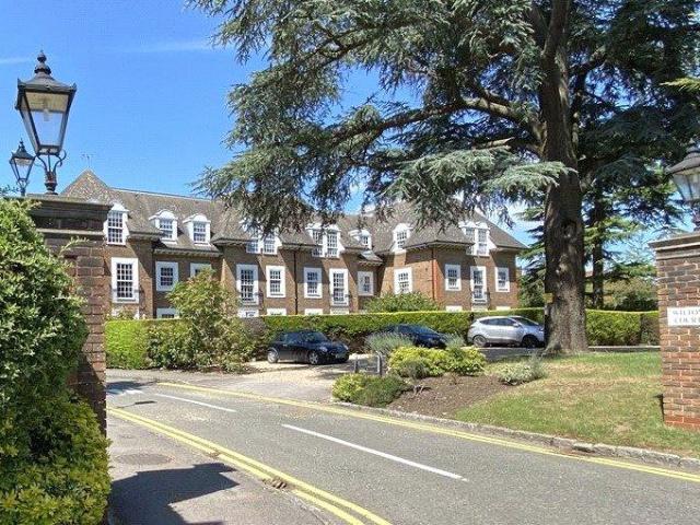 Wilton Court, Crossways. 2 bed apartment to rent £1,895 pcm £437 pw