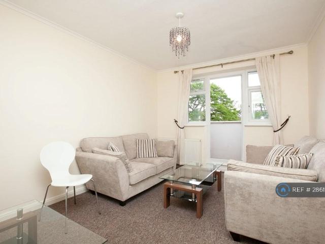 Wilton Court, London, N10 2 bed flat to rent £1,875 pcm £433 pw