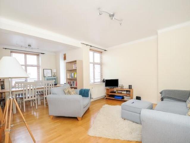 Wilton Court, Richmond TW9, 1 bed flat to rent, £1,900 pcm | PrimeLocation