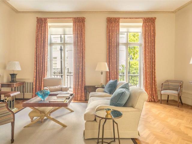 Wilton Crescent, Knightsbridge, SW1X 2 bed apartment to rent £13,000 pcm £3,000 pw