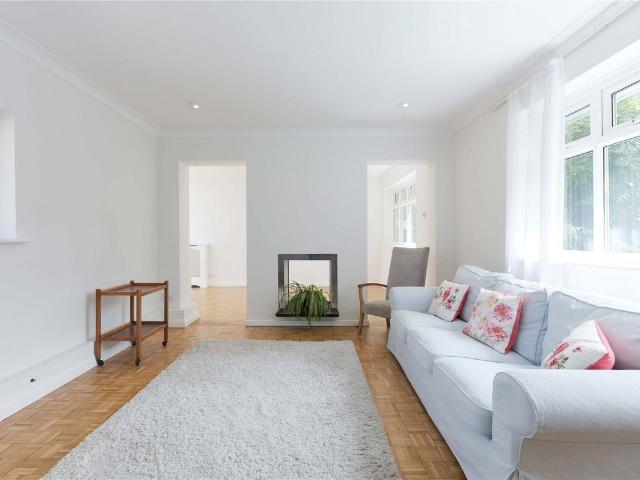 Wilton Crescent, Wimbledon SW19, 2 bed bungalow to rent, £2,850 pcm | PrimeLocation