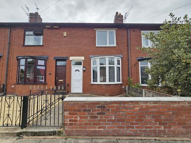 Wilton Grove, Heywood, OL10 1AZ 2 bed terraced house to rent £895 pcm £207 pw