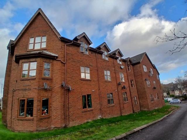 Wilton Hill Court, Redhill 1 bed flat to rent £1,150 pcm £265 pw