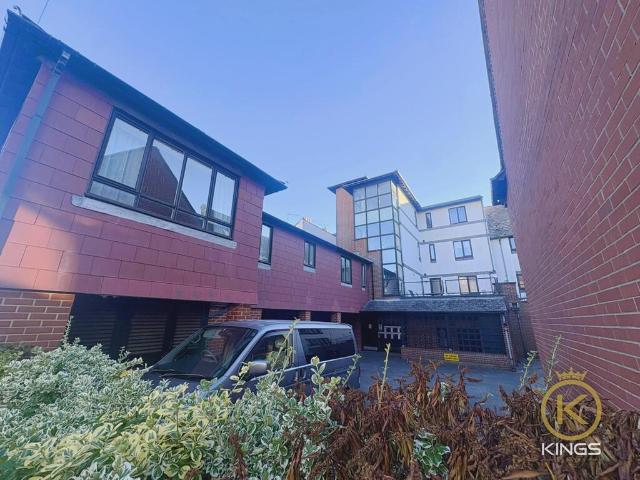 Wilton Place, Southsea 1 bed in a flat share to rent £700 pcm £162 pw