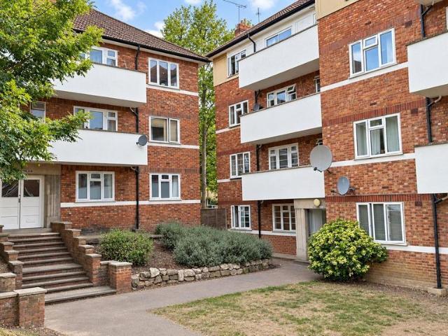 Wilton Road, London 2 bed flat to rent £1,750 pcm £404 pw