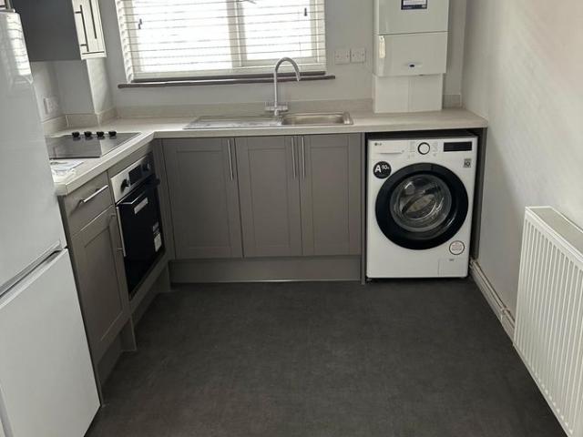 Wilton Road, Salisbury SP2, 2 bed flat to rent, £1,375 pcm | PrimeLocation