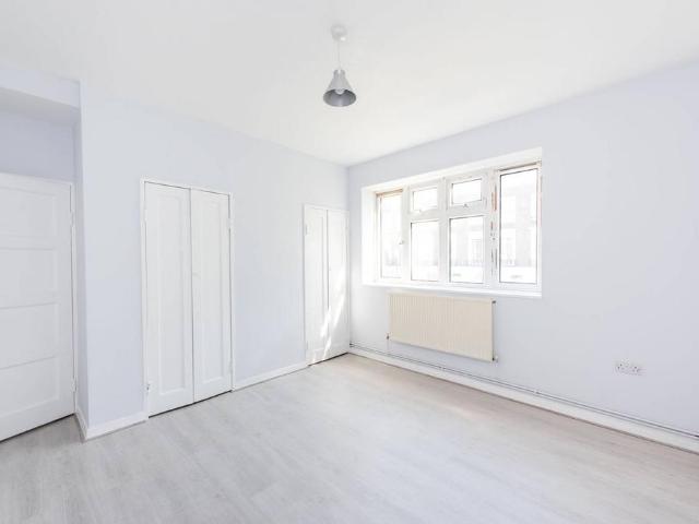 Wiltshire Close, Chelsea, London, SW3 3 bed flat to rent £3,600 pcm £831 pw
