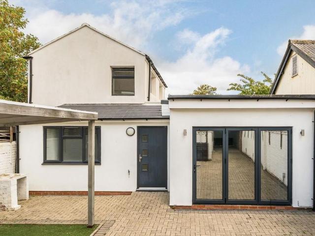 Wiltshire Road, Thornton Heath 3 bed detached house to rent £2,250 pcm £519 pw