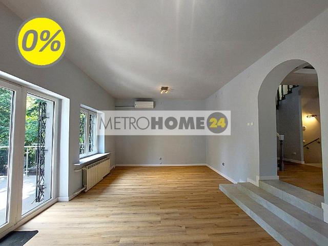 Dom 270 m² z tarasem i 7 miejscami parkingowymi polecam!