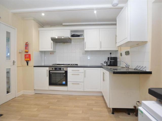 Wilberforce Road, Norwich 6 bed house to rent £2,150 pcm £496 pw