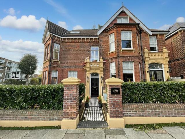 Wilbury Avenue, Hove 2 bed flat to rent £2,000 pcm £462 pw