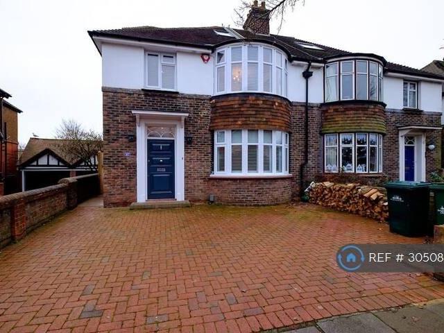 Wilbury Crescent, Hove, BN3 5 bed semi detached house to rent £4,850 pcm £1,119 pw