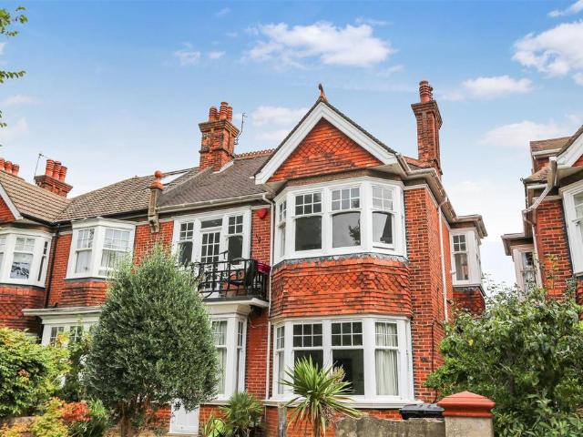 Wilbury Villas, Hove 2 bed maisonette to rent £1,700 pcm £392 pw