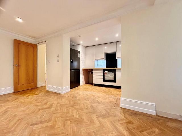 Wilbury Villas, Hove 2 bed house to rent £2,250 pcm £519 pw