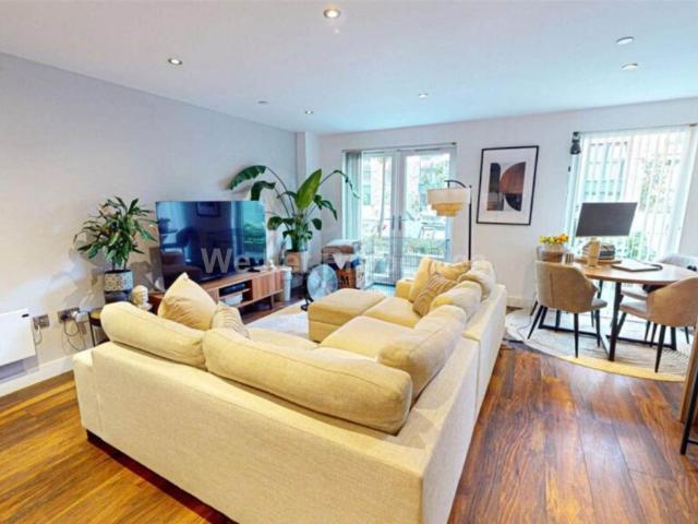 Wilburn Basin, Salford M5, 2 bed flat to rent, £1,500 pcm | PrimeLocation