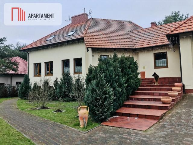 Do sprzedania luksusowa rezydencja 530 m² z basenem i lasem