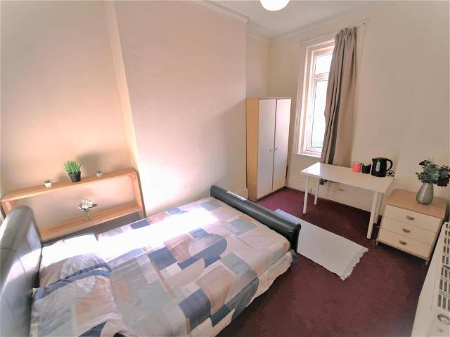 Wild Bank, Bournemouth, BH1 5 bed house share to rent £650 pcm £150 pw