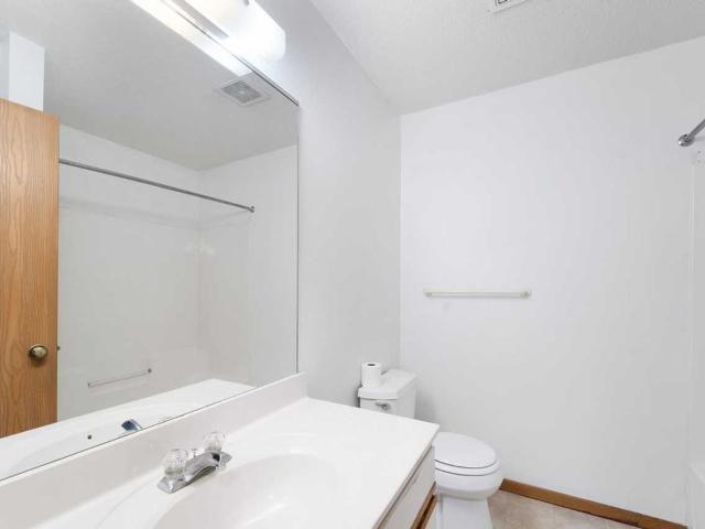 Wild Grove Apartments 2 Bedroom Apartment for Rent at 100 College View Dr, Calmar, IA 52132