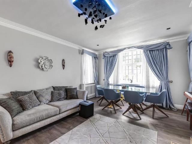 Wildcroft Road, SW15 3 bed flat to rent £3,250 pcm £750 pw