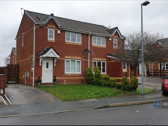 Wildbrook Close, Little Hulton. 3 bed semi detached house to rent £1,250 pcm £288 pw