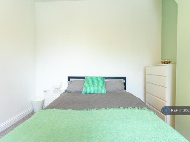 Wilderspool Causeway, Warrington, WA4 1 bed in a house share to rent £525 pcm £121 pw