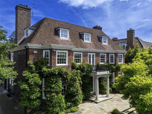WILDWOOD ROAD, HAMPSTEAD GARDEN. 9 bed detached house to rent £29,250 pcm £6,750 pw