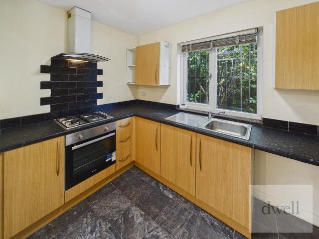 Wilfrid Terrace, Farnley, Leeds, LS12 2 bed bungalow to rent £1,050 pcm £242 pw