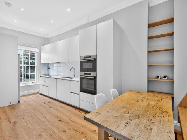 Wilkes Street, Spitalfields, London, E1 2 bed terraced house to rent £5,900 pcm £1,362 pw