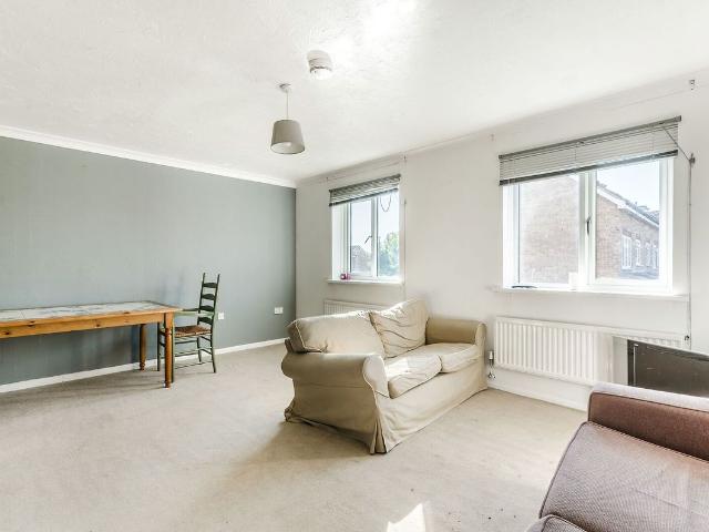 Wilkins Close, Colliers Wood, Mitcham CR4, 4 bed property to rent, £4,000 pcm | PrimeLocation