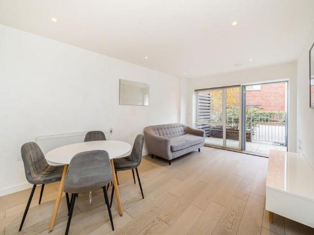 Wilkinson Close, London NW2 2 bed flat to rent £2,300 pcm £531 pw