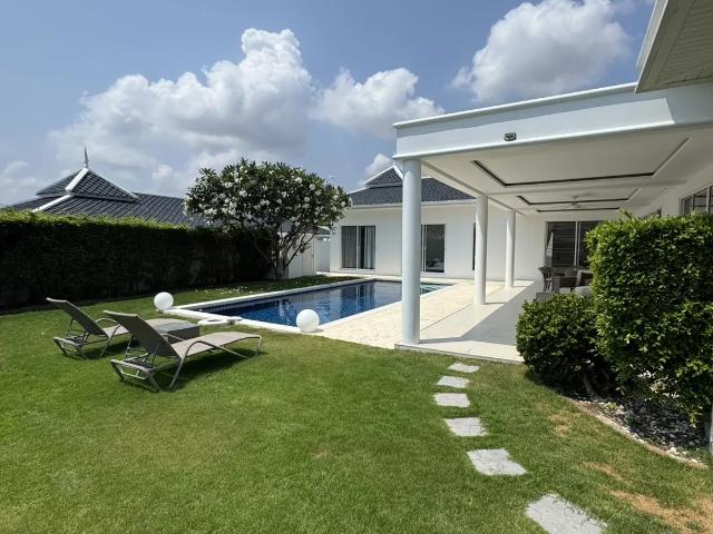 วิลล่าให้เช่า 4 ห้องนอน ในโครงการ Falcon Hill Luxury Pool Villas 6131