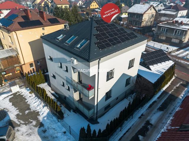 Na sprzedaż dochodowa willa Dębowa z 6 apartamentami w Niepołomicach