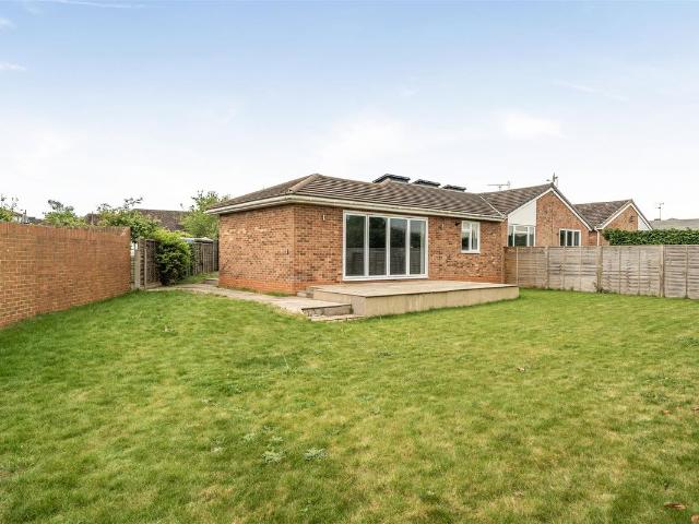 Willant Close, Maidenhead SL6, 3 bed bungalow to rent, £2,350 pcm | PrimeLocation